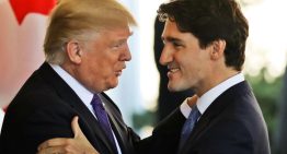 Trump pide a Trudeau que bancos estadounidenses operen en Canadá