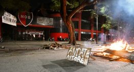 La crisis de Newell's no tiene fondo: reunión con la oposición, hinchas tomaron el estadio y hubo incidentes con la Policía