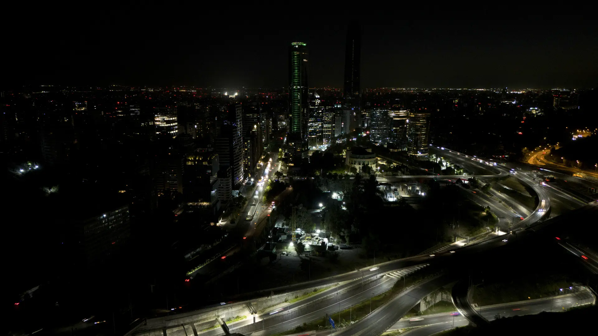 Boric culpa al sector privado del apagón masivo que dejó al 99% de Chile sin luz