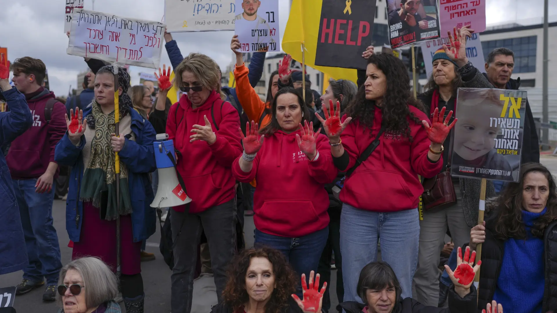 Cientos de israelíes protestan frente al Gobierno en Jerusalén y piden a Netanyahu mantener la tregua