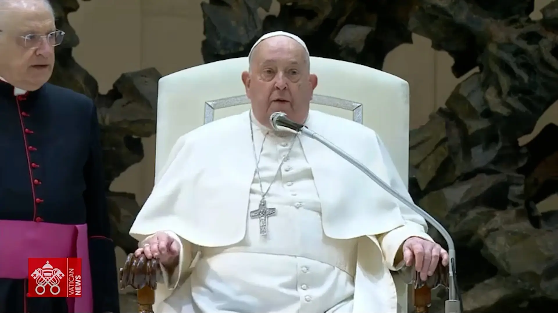 Estado de salud del papa Francisco, en directo | Sufre una crisis respiratoria y le hacen una transfusión al detectarle anemia