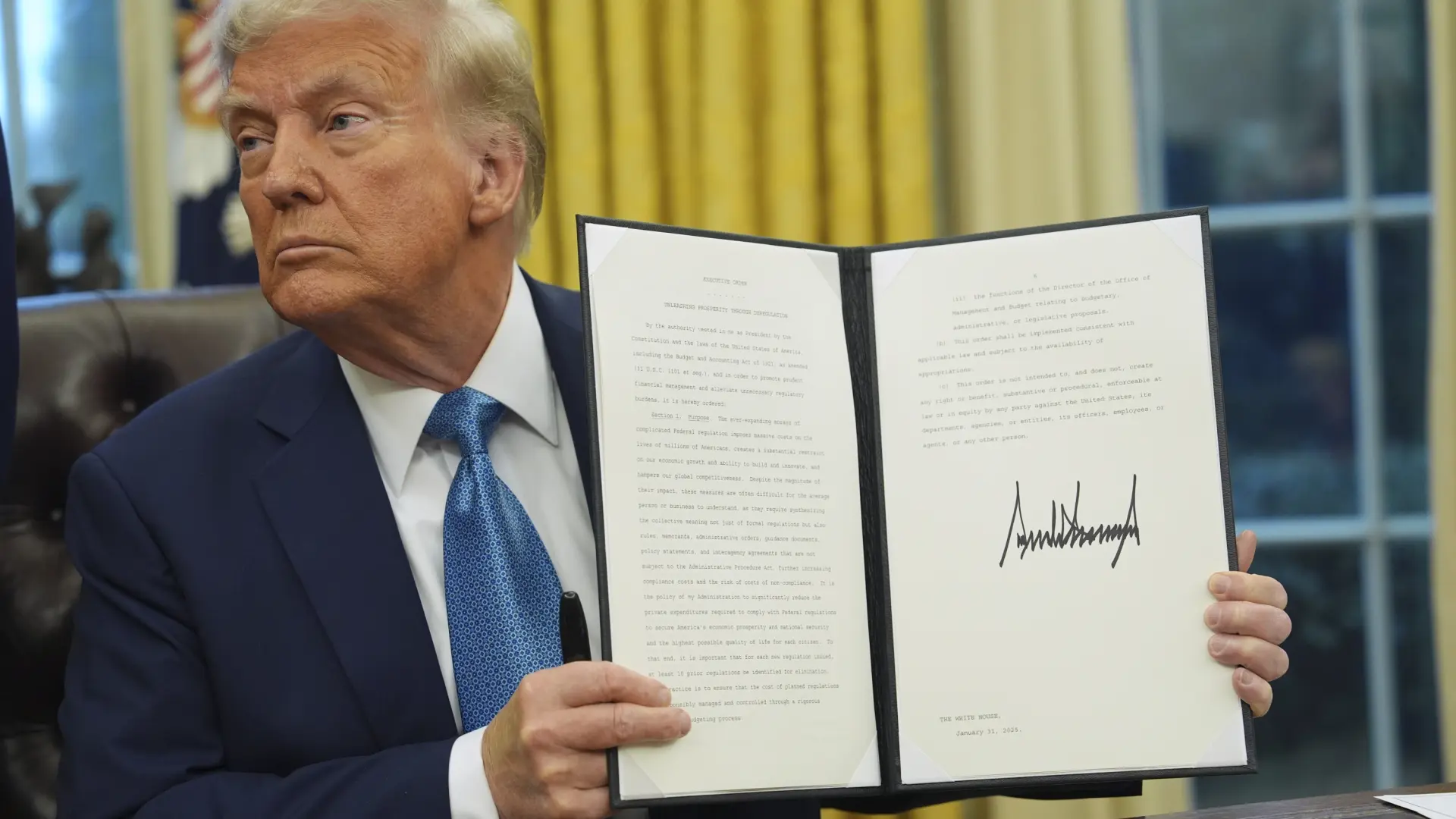 Trump firma los aranceles que desatan su guerra comercial: amenaza a la UE y provoca la airada reacción de China, México y Canadá