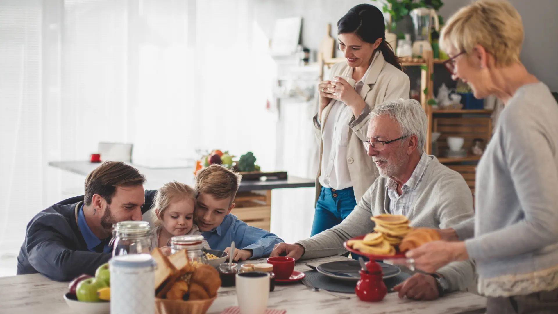 Los tres alimentos que no deberían faltar en la dieta de tus hijos según los pediatras