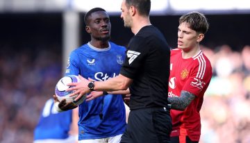 Manchester United reaccionó a tiempo y rescató un empate ante Everton, aunque sigue hundido en la tabla de la Premier League