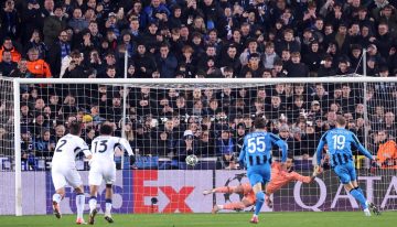 Brujas ganó en el último segundo por un polémico penal en la Champions League y el DT del Atalanta estalló: «Esto no es fútbol»