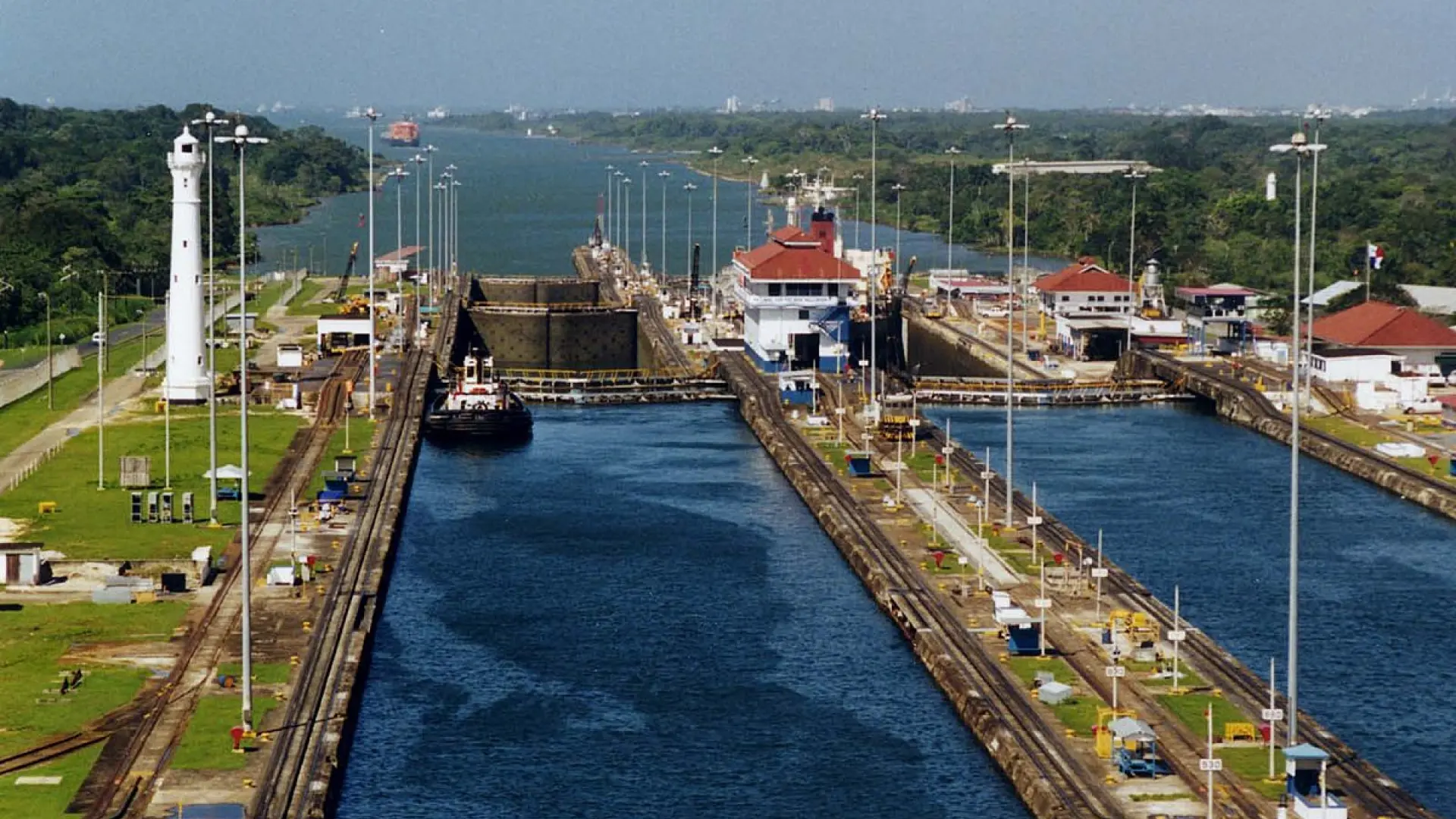 Canal de Panamá niega haber aceptado que los buques de EE UU no paguen tarifas en la vía