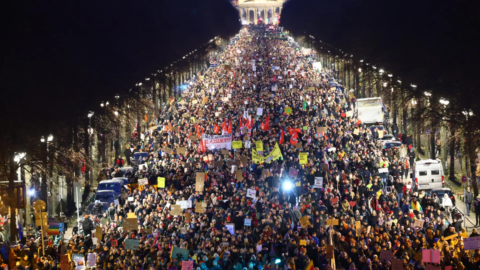 Hasta 160.000 personas se manifiestan en Berlín a favor del "cordón sanitario" contra el partido de ultraderecha AfD