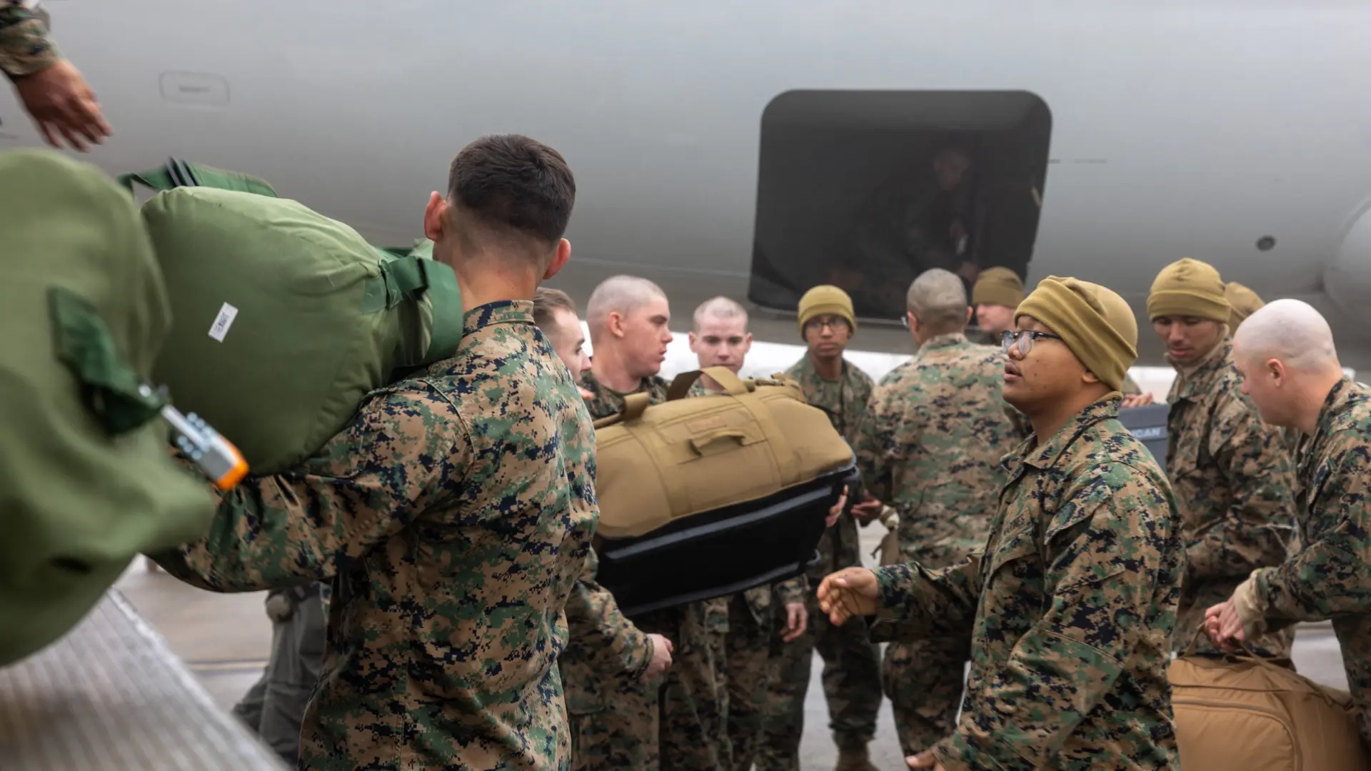 EEUU envía el primer avión con migrantes irregulares a Guantánamo, donde organizará la repatriación a sus países