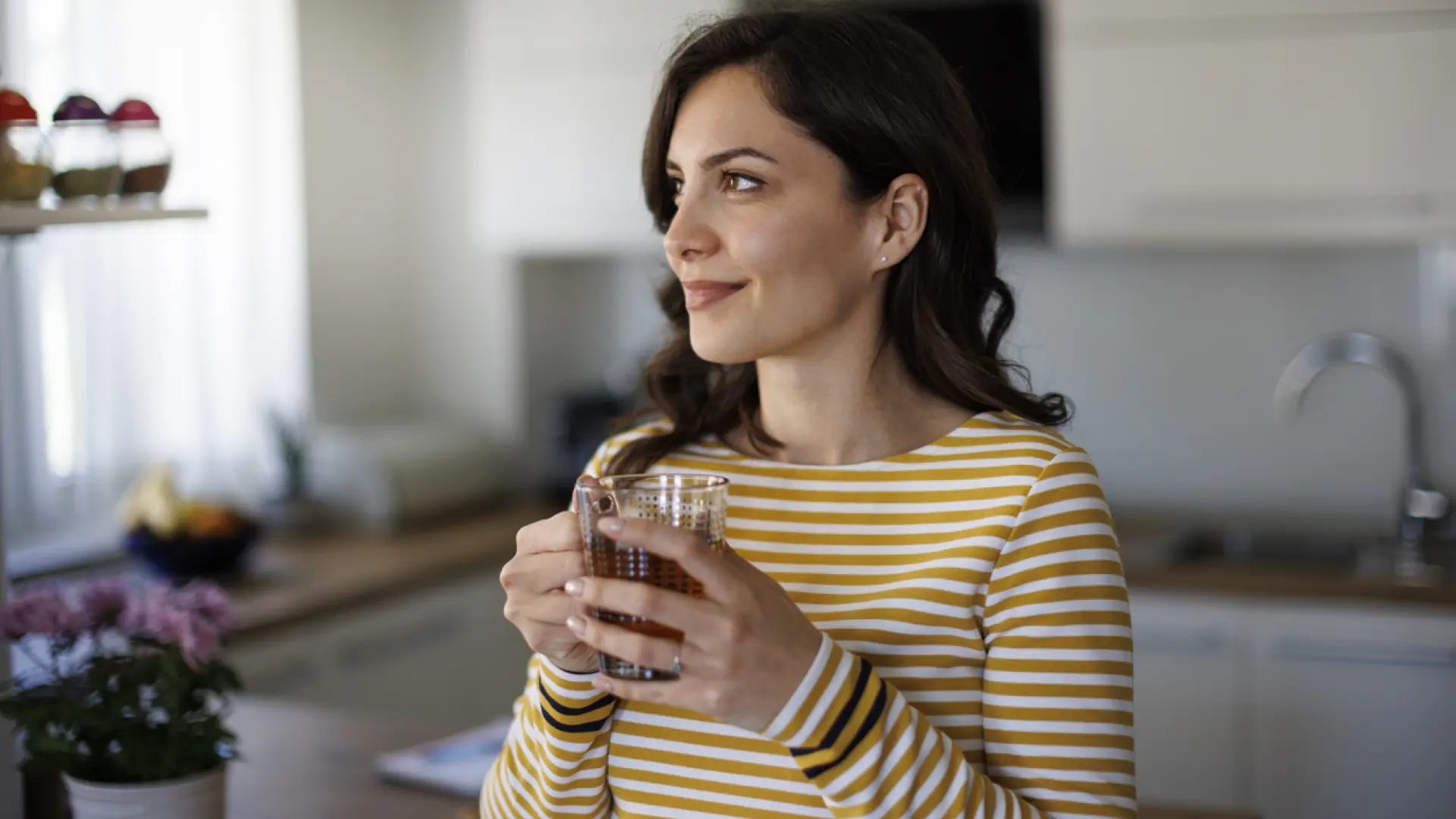 La infusión que actúa como drenante natural, cuida tus riñones y ayuda a adelgazar