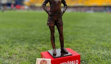 La estatuilla de Diego Maradona: el souvenir que entrega Argentinos Juniors en cada partido y le da suerte al 'Bicho' en el Torneo Apertura