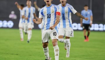 Con un Echeverri hecho un Diablo, Argentina goleó y también sufrió ante Uruguay y se acerca al Mundial Sub 20