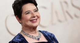 Isabella Rossellini nos emociona en los Oscars 2025 con su vestido: un precioso homenaje a David Lynch