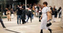 Anoche llegaron a Zara dos vestidos midi que parecen sacados de las pasarelas internacionales