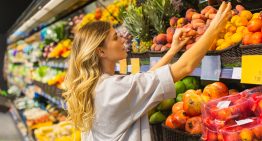 Montse Prados, endocrinóloga: «La salud no solo mejora con 5 raciones de frutas y verduras al día, sino cuando son de diferentes colores»