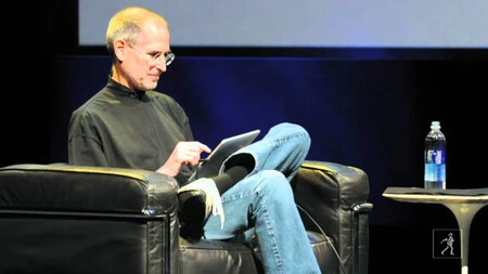 Steve Jobs junto a su botella de agua