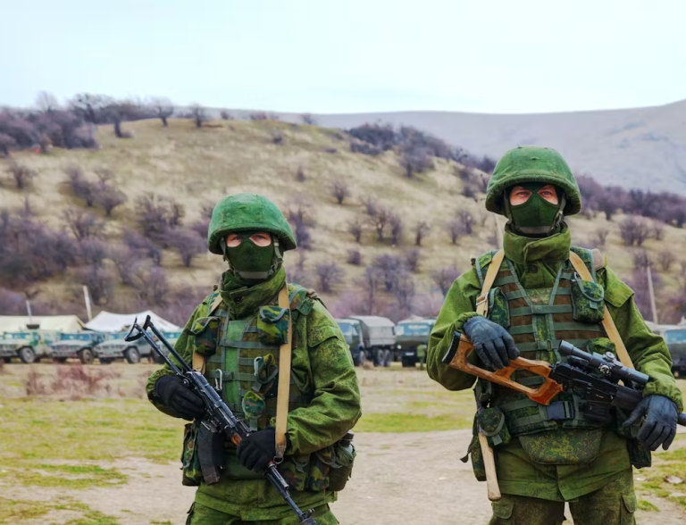 Soldados rusos sin identificación en la Perevalne, Crimea, en marzo de 2014.