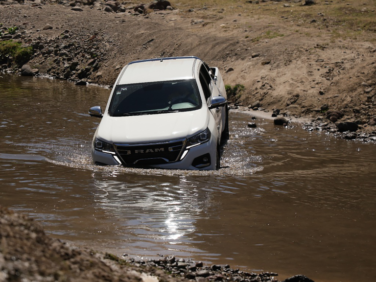 La mecánica está conformada por un motor 2.4 litros con turbocargador que produce 210 caballosde fuerza y un par de 226 lb-pie. Por su parte la transmisión es automática de 6 velocidades. Su capacidad de arrastre es de 3 toneladas.