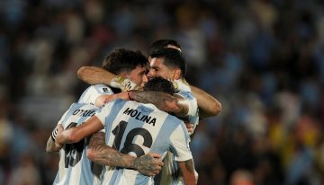 Argentina, sin Messi, le ganó con autoridad e inteligencia a Uruguay y dio señales de que sigue siendo la mejor selección del mundo