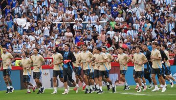 La Selección Argentina, el equipo del pueblo: jugó un amistoso solidario por Bahía Blanca y armó una fiesta con la multitud que llenó el Ducó