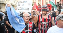 Qué hay detrás de la convocatoria de «hinchas» de fútbol a la marcha de jubilados y la advertencia de Bullrich