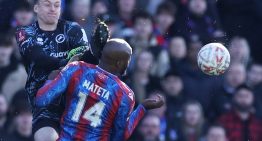 Roja directa: la criminal patada a la cara del arquero del Millwall contra el delantero del Crystal Palace Mateta por la FA Cup