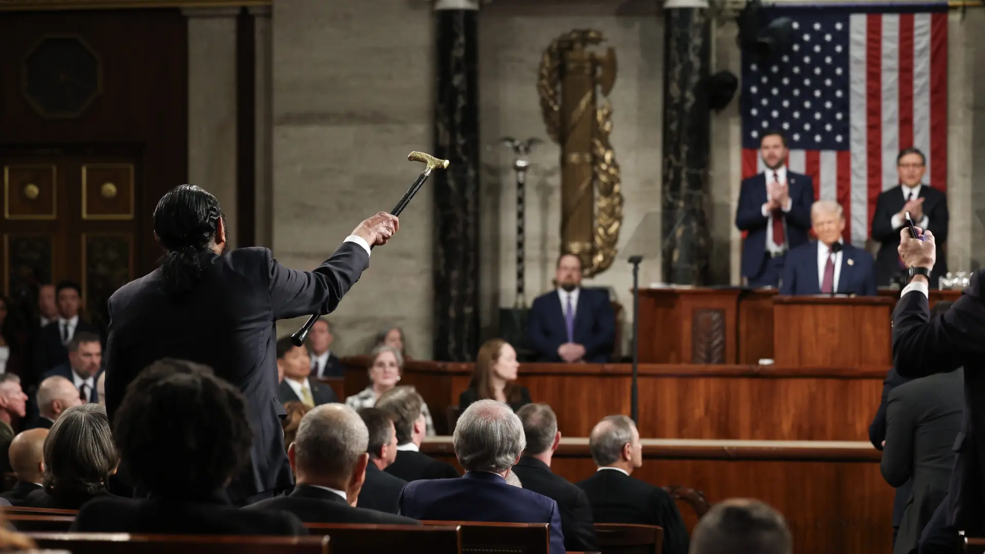 El congresista Al Green, tras ser expulsado del Congreso por protestar contra Trump durante su discurso: "Ha valido la pena"