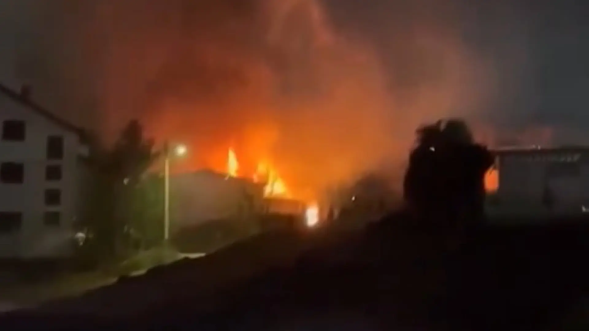 Decenas de muertos y un centenar de heridos en el incendio de una discoteca en Macedonia del Norte