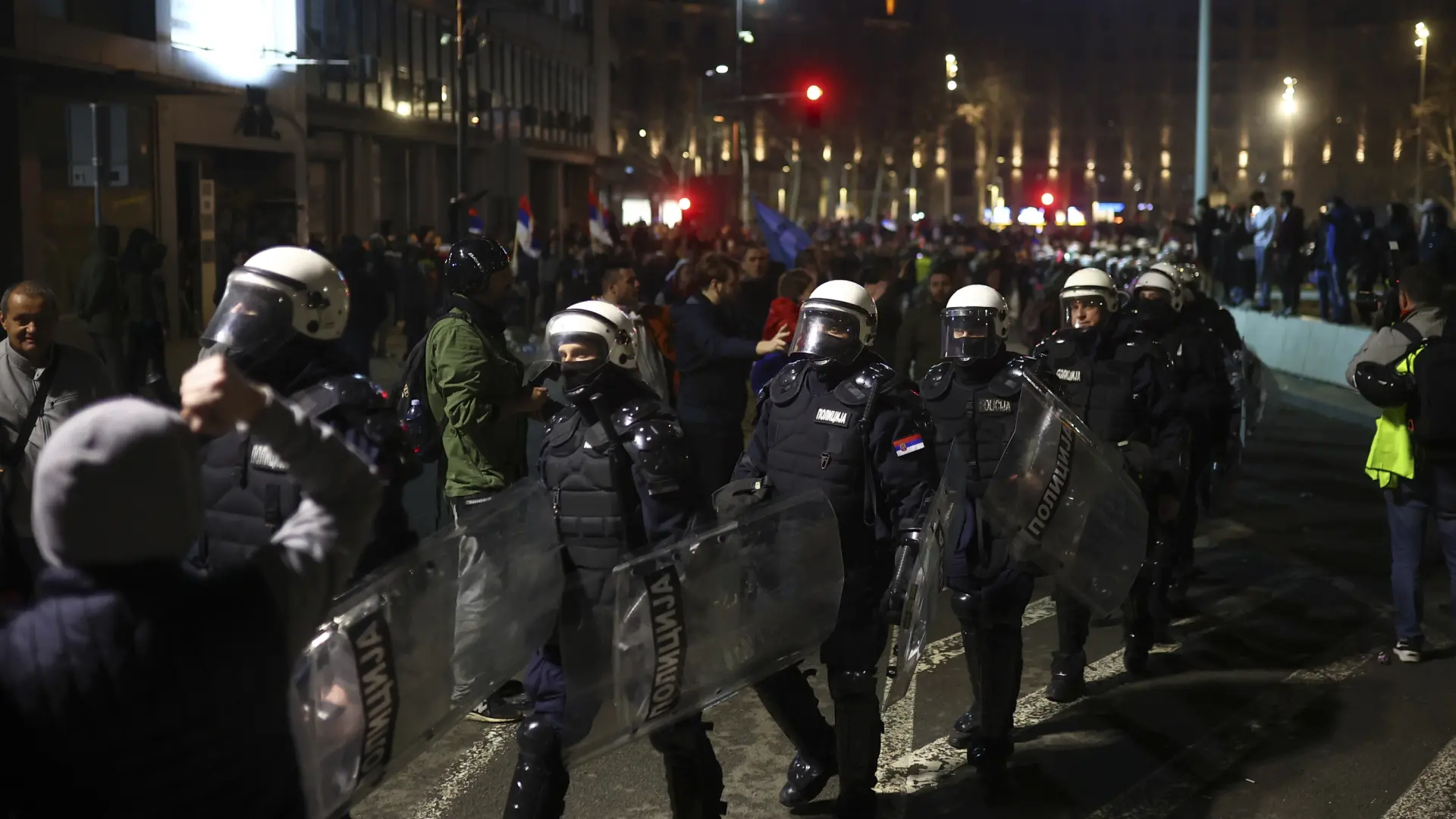 Serbia niega el uso de métodos prohibidos para contener las protestas e invita a investigar a EEUU y Rusia