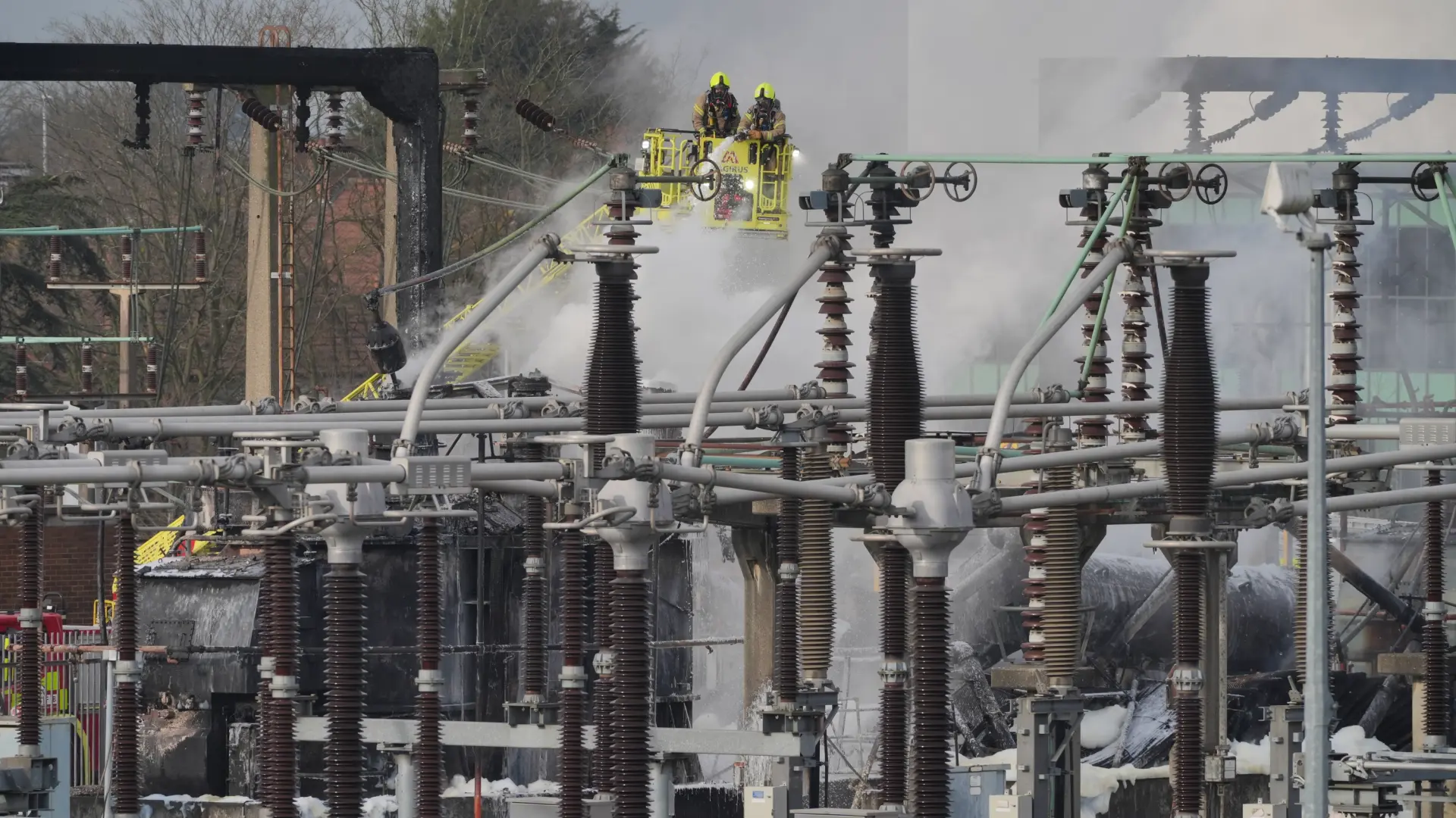 La policía antiterrorista británica investiga el incendio del aeropuerto de Heathrow y no descarta un "sabotaje"