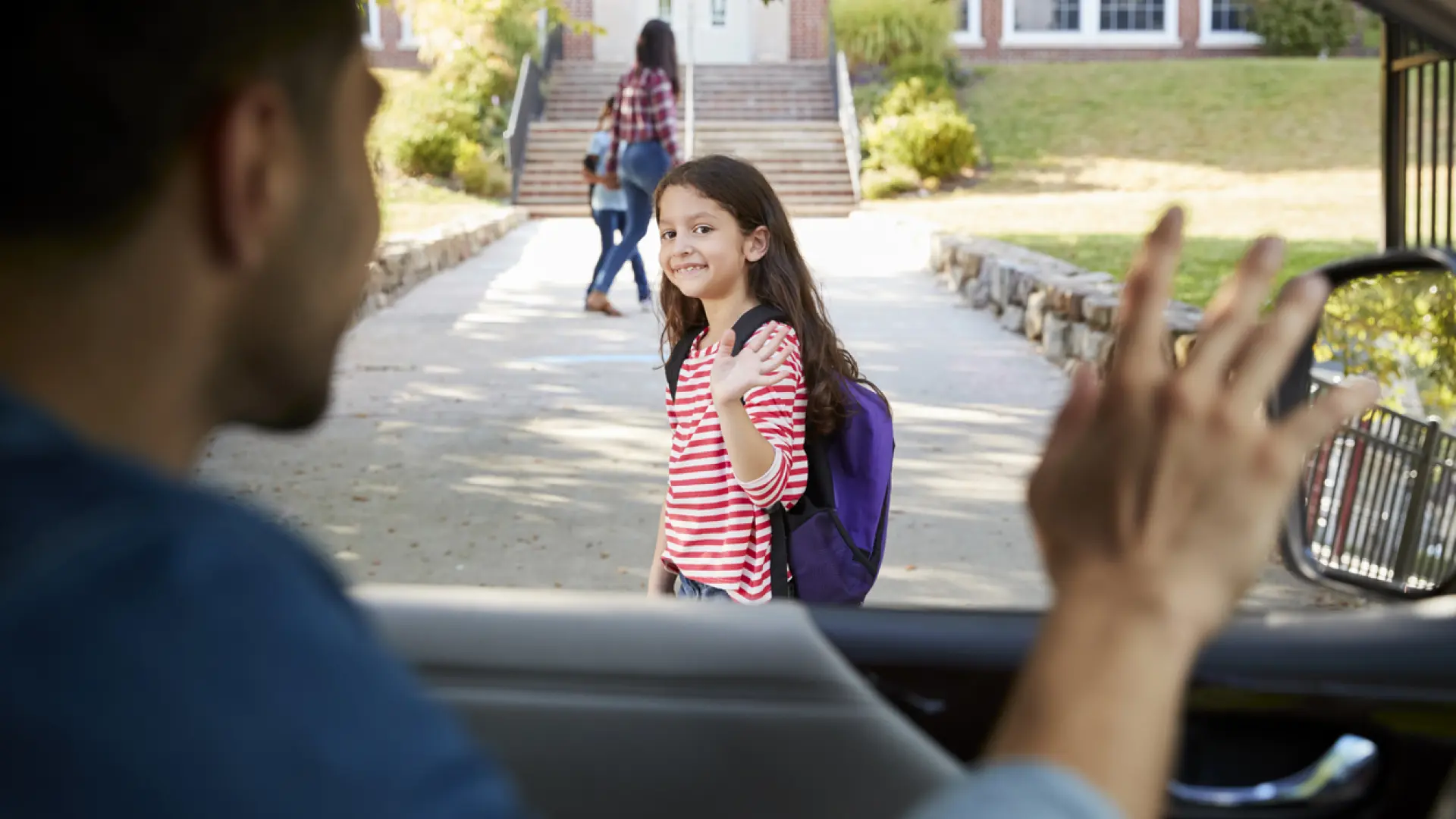 Lo que deben hacer los padres para estrechar los vínculos con sus hijas, según un estudio