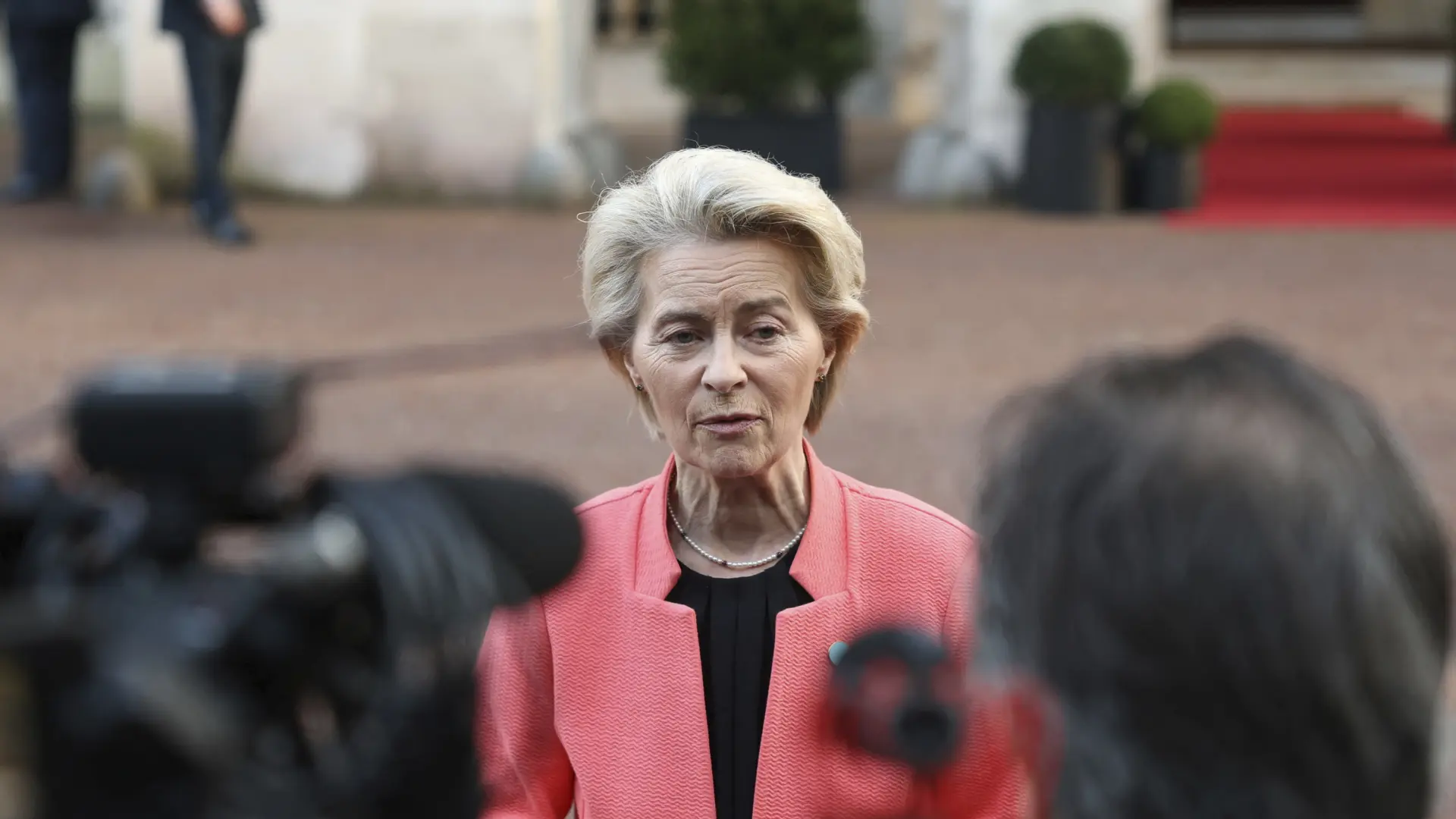 Von der Leyen, tras la cumbre: "Hay que rearmar urgentemente Ucrania y Europa, debemos prepararnos para lo peor"