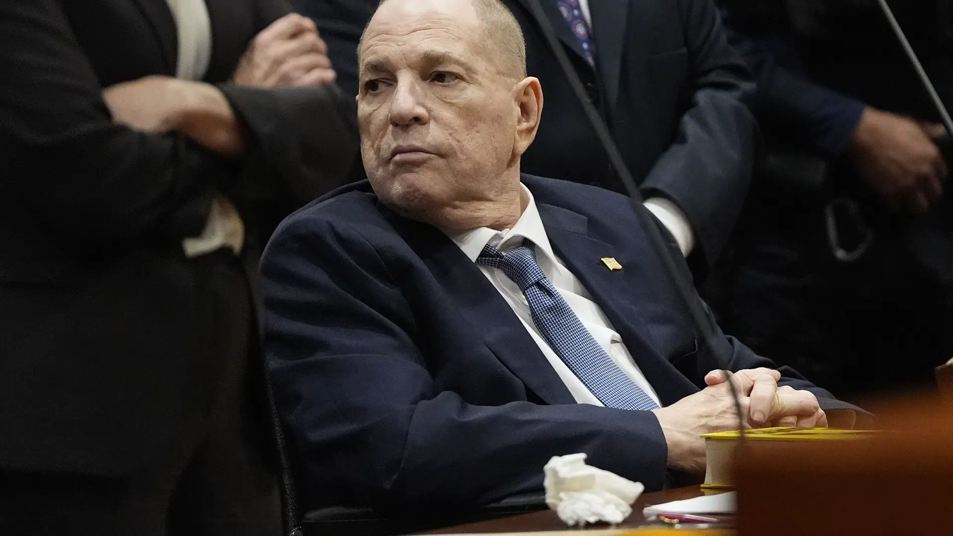 Una denunciante de Harvey Weinstein se derrumba recordando el supuesto abuso sexual durante el nuevo juicio