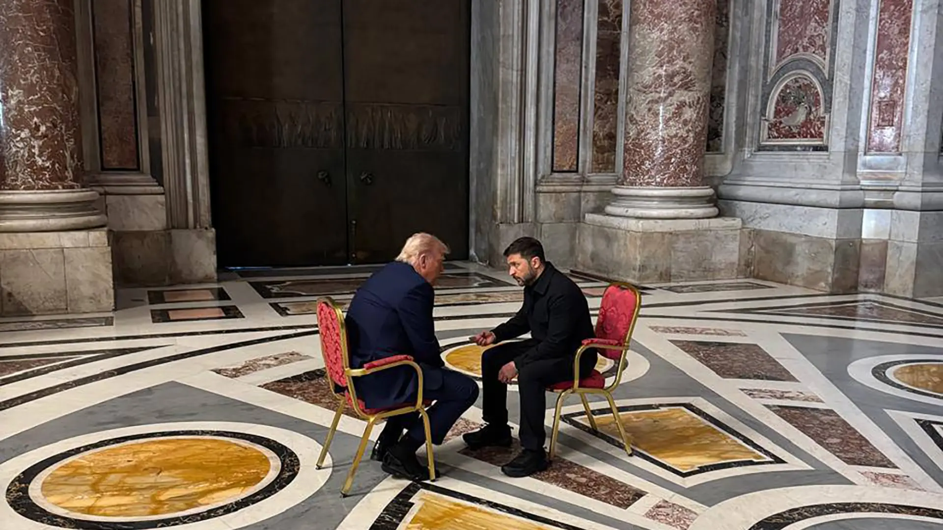 Zelenski y Trump en el Vaticano