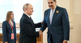 El País: Maduro corre a buscar a sus aliados para tratar de frenar un nuevo derrumbe de la economía