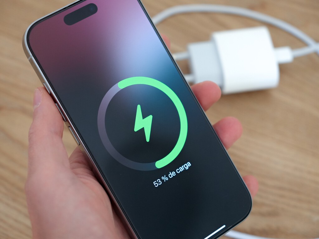 Qué necesitas para cargar rápido tu iPhone y el impacto que puede tener en la salud de la batería 
