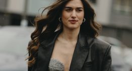 Clara Lacasta, dermatóloga: «Hay personas con el cabello muy seco que pueden lavarse el pelo una vez a la semana»