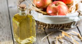 Isabel Viña, médico y divulgadora: «No recomiendo tomar vinagre de manzana en chupitos, mejor inclúyelo como aderezo»