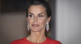 Alternativas al mono rojo de Mango de la reina Letizia para vestir de invitada