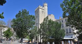 El precioso pueblo de la Provenza del que Louis Vuitton se ha enamorado, se llega en tren desde Madrid y fue hogar de varios papas