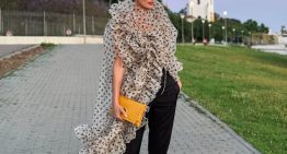 Entre todos los vestidos de la Feria de Abril, Nieves Álvarez ha sido la más elegante con pantalón y una blusa de lunares
