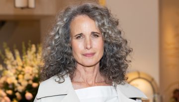 Andie MacDowell en Cannes con el dos piezas de primavera más elegante y nuestra combinación de colores favorita