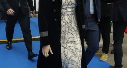 Isabel Díaz Ayuso cambia el escotazo por el corte peplum para firmar uno de los mejores looks de invitada de la primavera