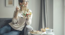 Boticaria García, experta en Nutrición: «Cenar más tarde puede aumentar la liberación de colesterol, disminuir el gasto energético en reposo y la tolerancia a la glucosa»