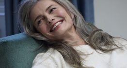 Paulina Porizkova, modelo «No bromeo cuando digo que lo que me funciona para estar bien a los 60 es practicar sexo, beber agua y hacer ejercicio»