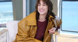 Charlotte Gainsbourg encarna a la neurótica directora del Ballet de París: «Aparenta fortaleza, pero está hecha pedazos. Es lo contrario a mí, me ven frágil pero soy fuerte»