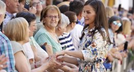 Enamorados del vestido de flores de la reina Letizia que queda genial con alpargatas de cuña y es de esta tienda valenciana
