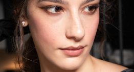 Cristina Lobato, maquilladora profesional: «En lugar de sobrecargar los párpados, hazte un eyeliner fino, los delineados muy gruesos envejecen y deslucen la mirada»