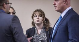 Armera condenada por la muerte de fotógrafa en el set del filme «Rust» sale de prisión