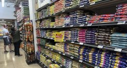 Ventas minoristas superan ruido arancelario con mejora de empleo y salario en marzo
