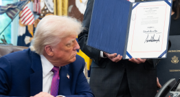 Donald Trump crea programa con vuelos gratuitos para que migrantes puedan autodeportarse